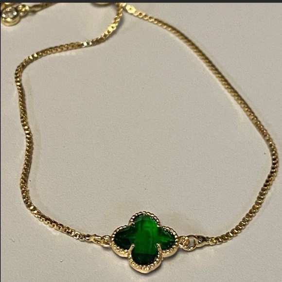 Jewelry - Dainty clover leaf flower bracelet pick on…